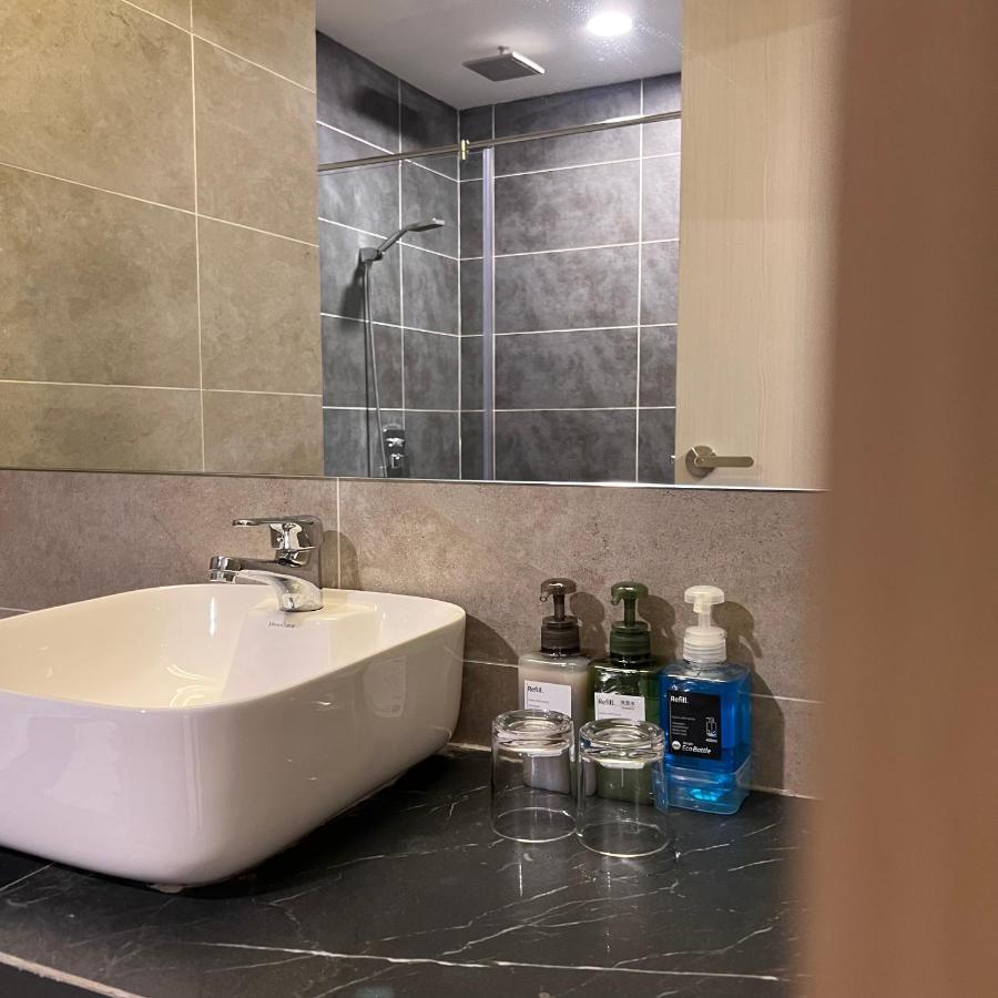 Arusuites Tanjung Aru Kota Kinabalu - Laxzone Suite Exterior photo
